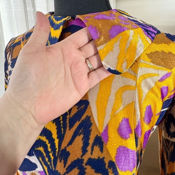 Vintage 60s mini dress, orange purple blue abstract print, wide lapels, size 8 - Picture 10 of 12